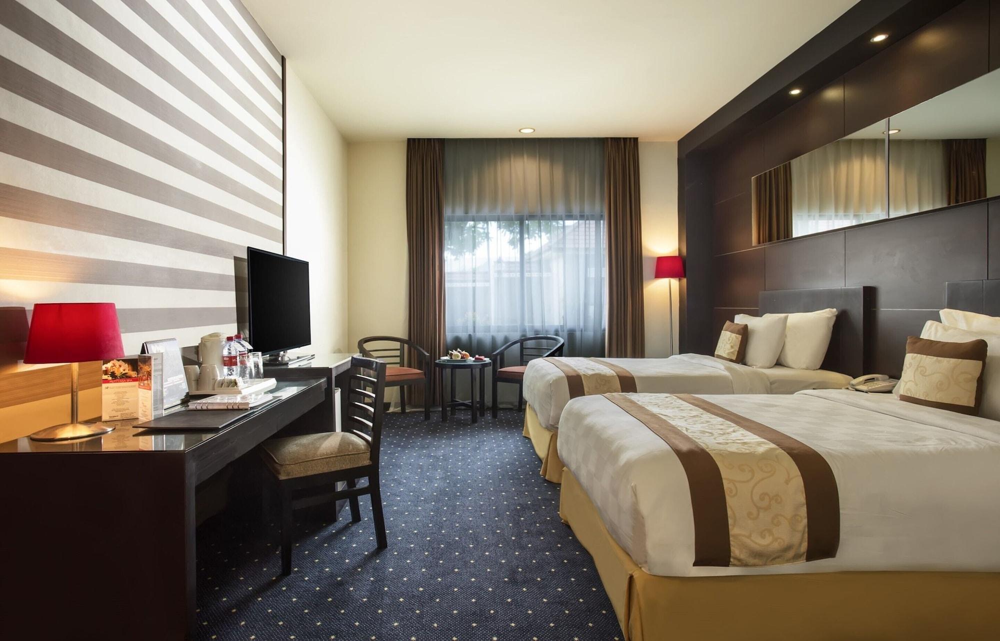 Swiss-Belhotel Silae Palu Exterior photo