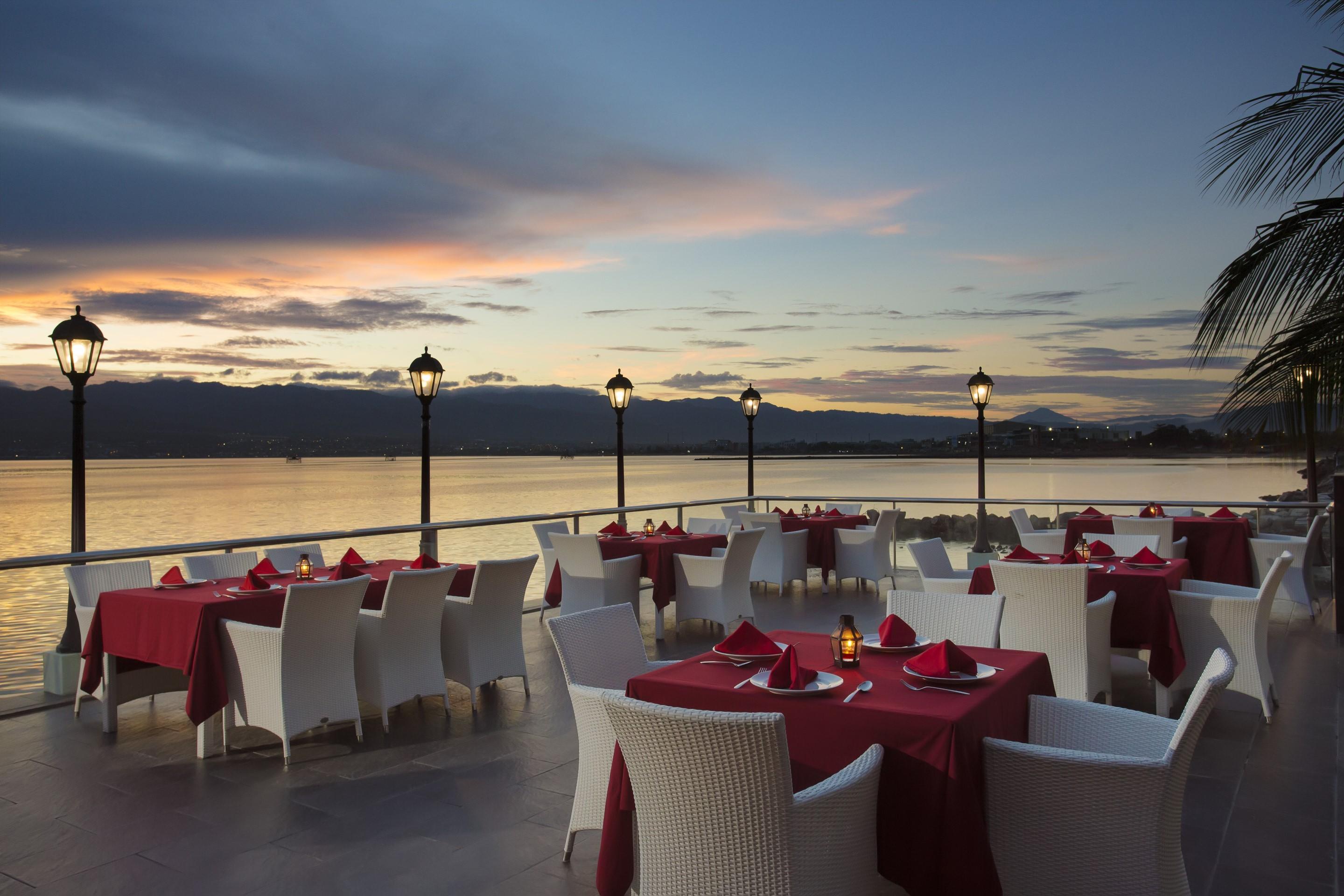 Swiss-Belhotel Silae Palu Exterior photo