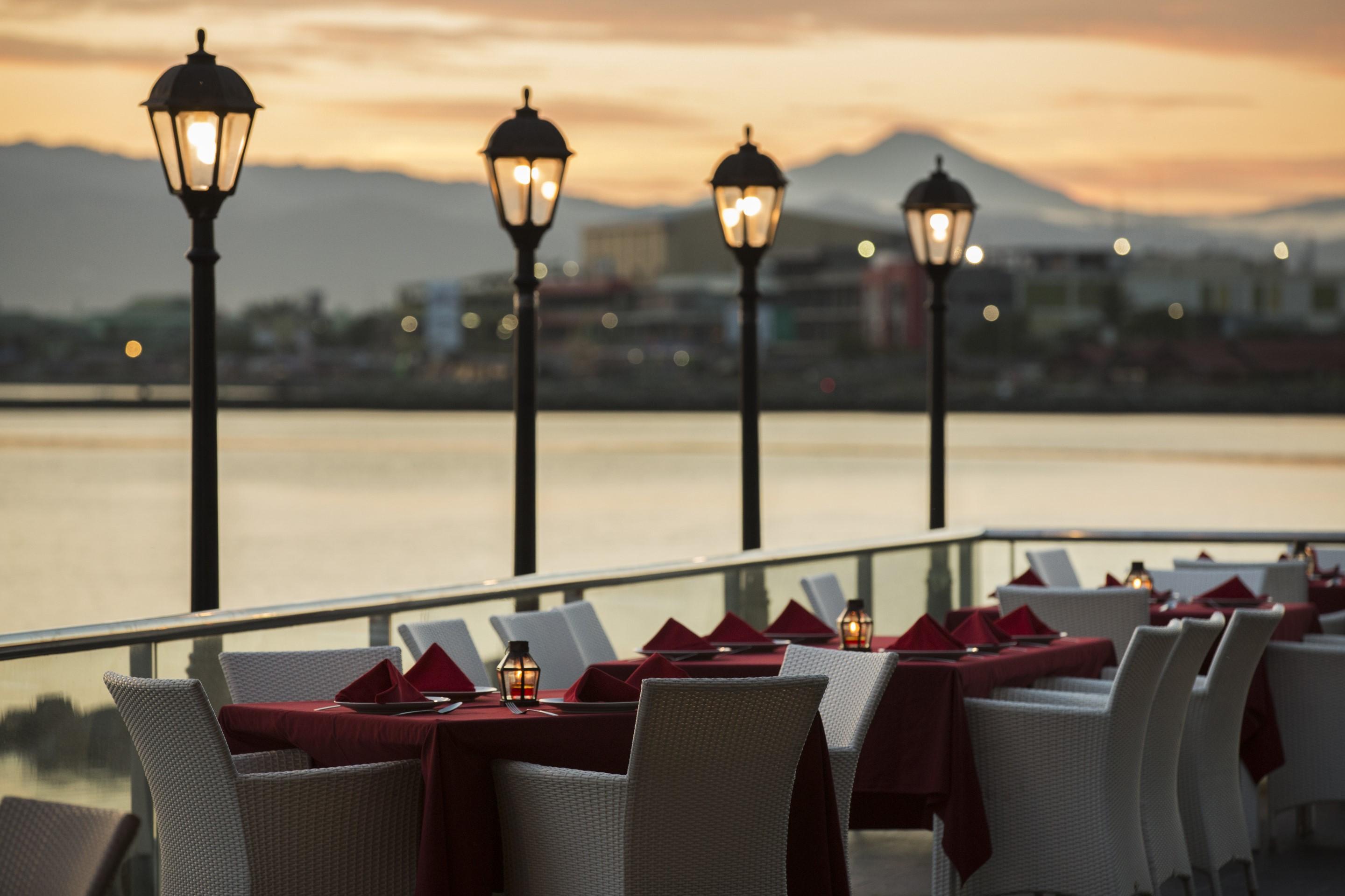 Swiss-Belhotel Silae Palu Exterior photo