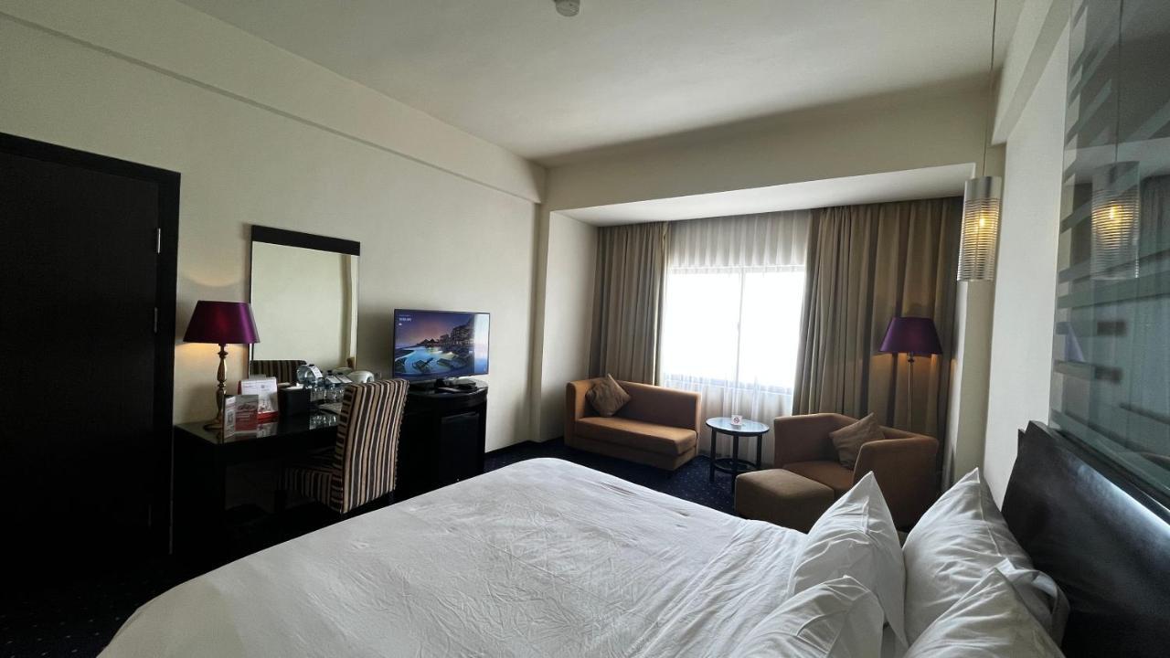 Swiss-Belhotel Silae Palu Exterior photo