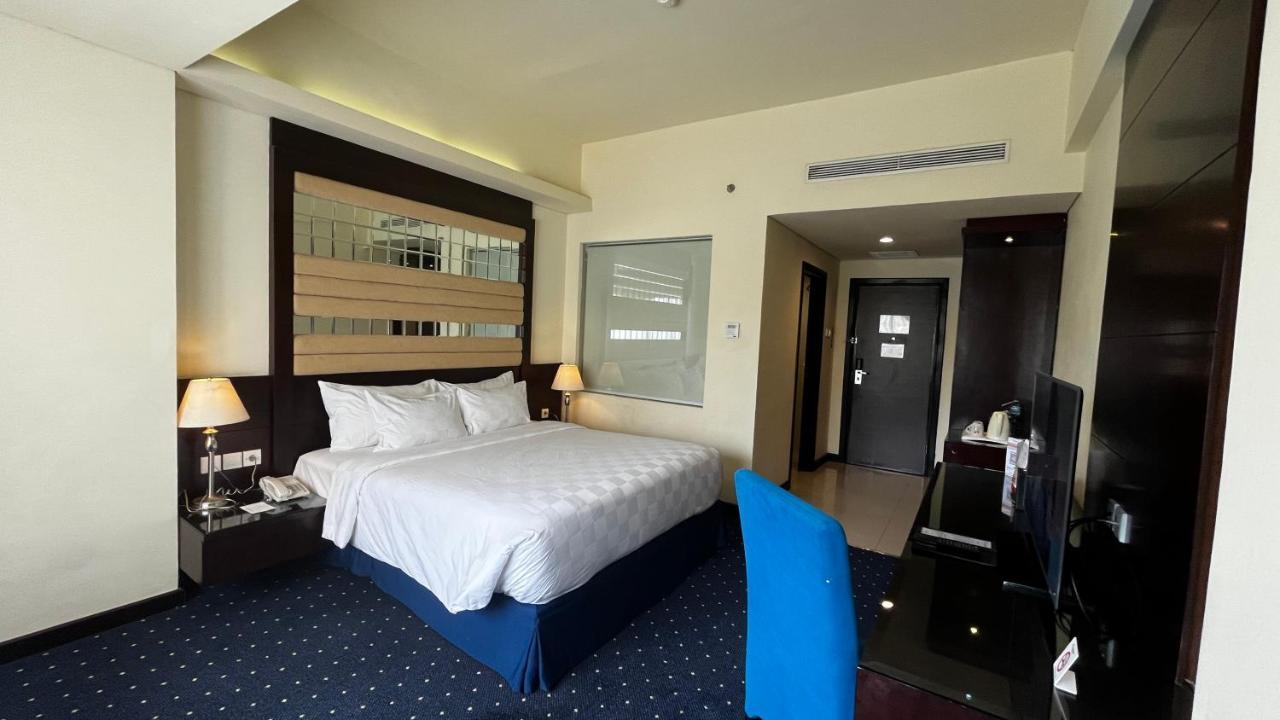 Swiss-Belhotel Silae Palu Exterior photo