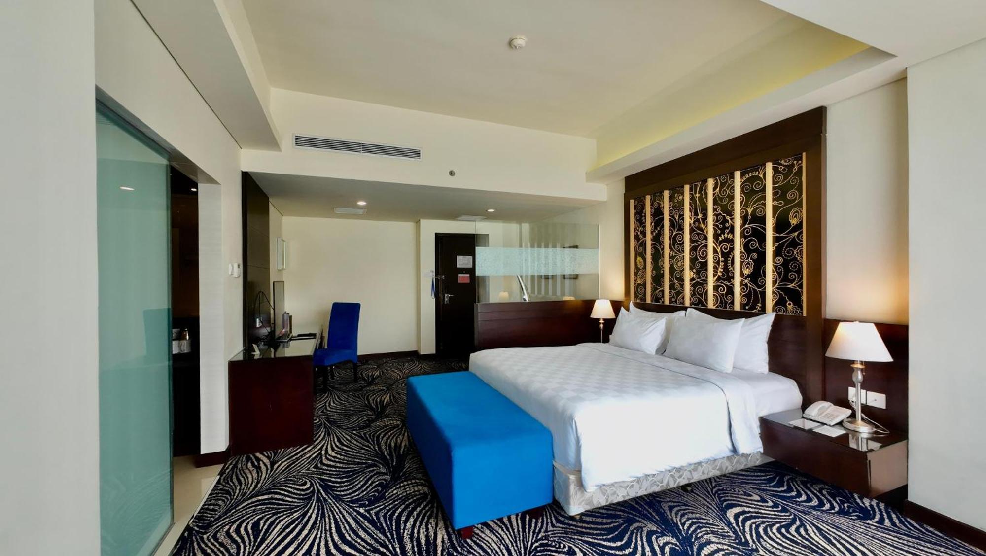 Swiss-Belhotel Silae Palu Exterior photo