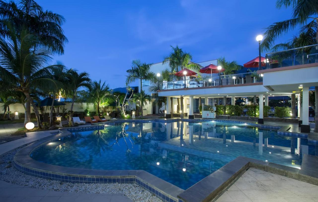 Swiss-Belhotel Silae Palu Exterior photo